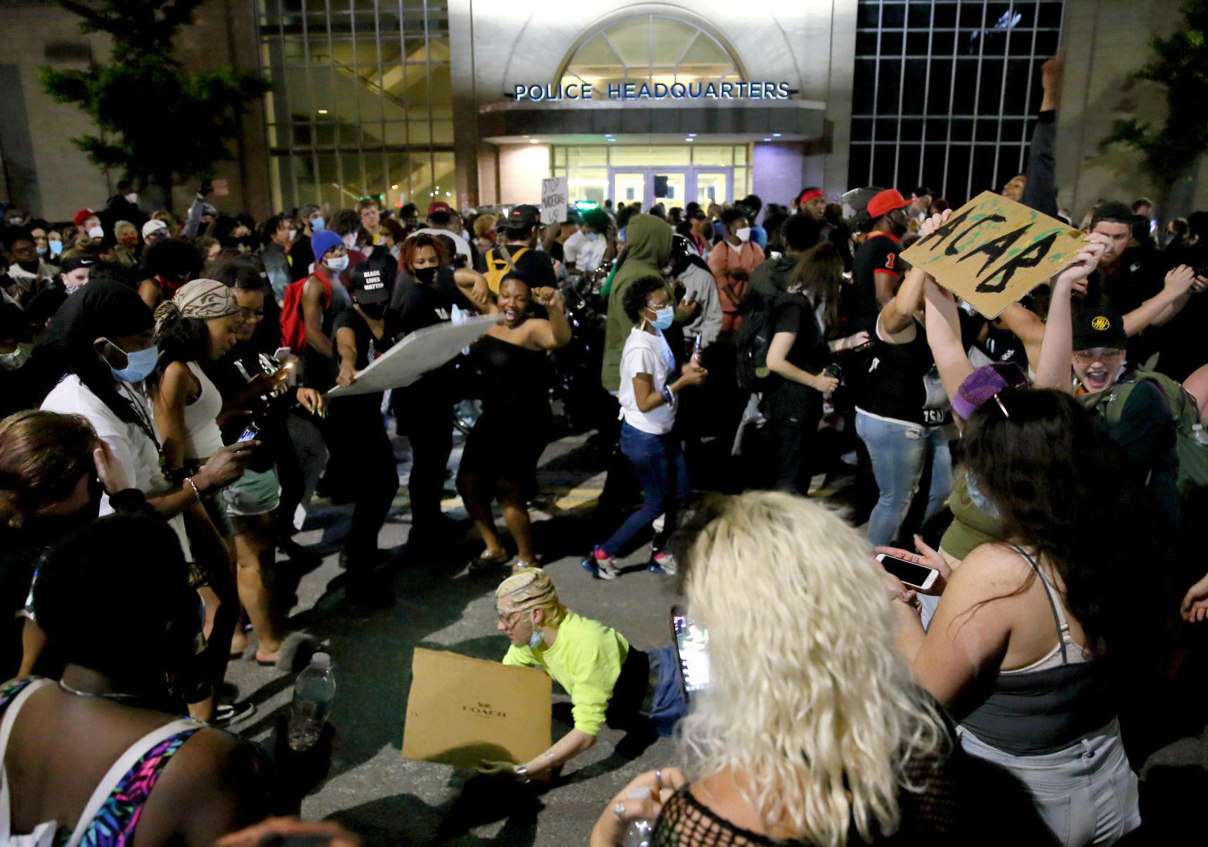 Protesters march St. Louis streets in solidarity with Minneapolis